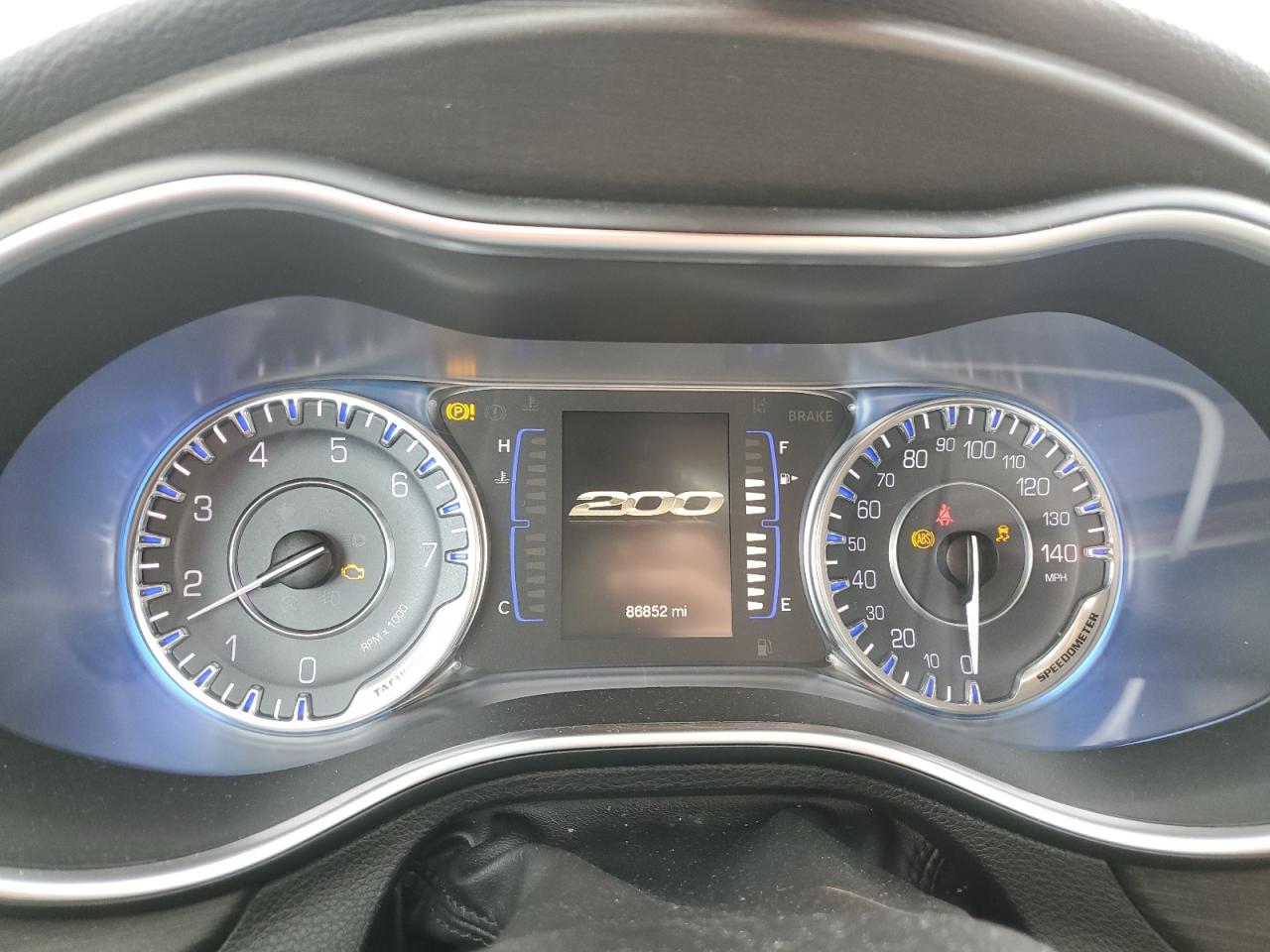 2016 Chrysler 200 - Image 9