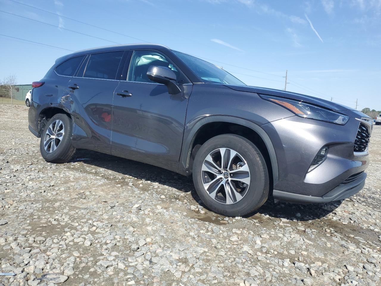 2022 Toyota Highlander - Image 4