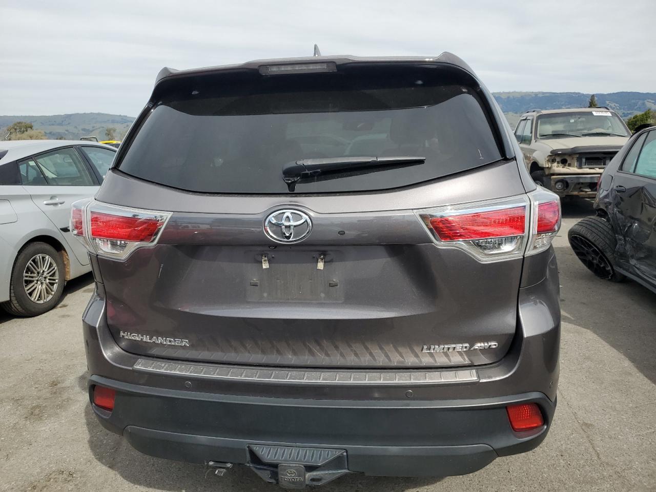 2015 Toyota Highlander - Image 6