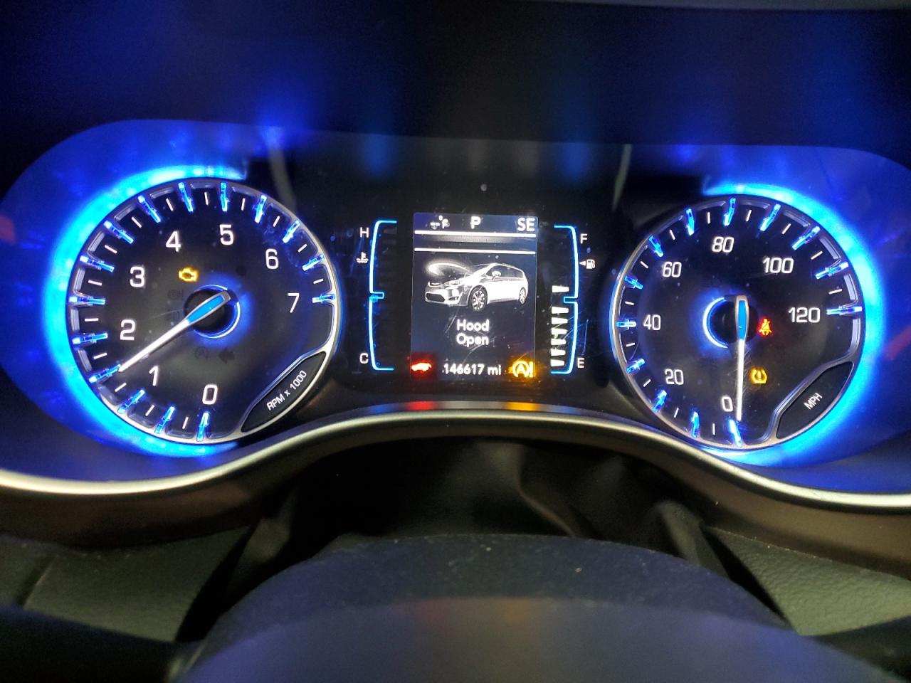 2017 Chrysler Pacifica - Image 9