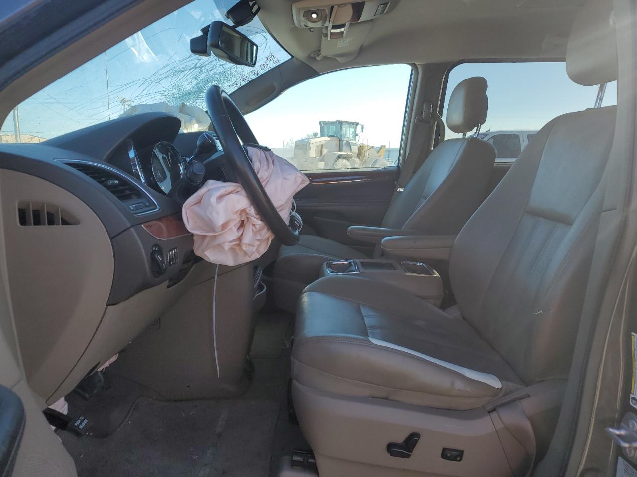 2015 Chrysler Town & Country - Image 7