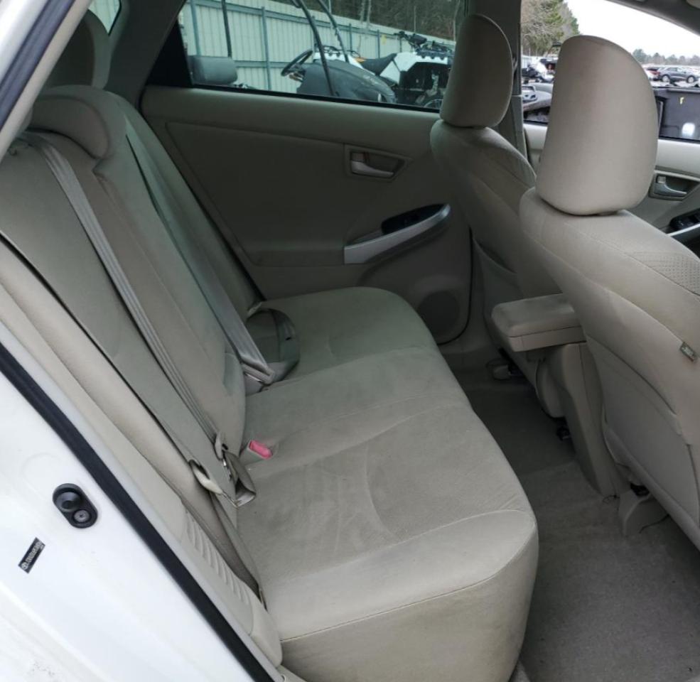 2011 Toyota Prius - Image 10