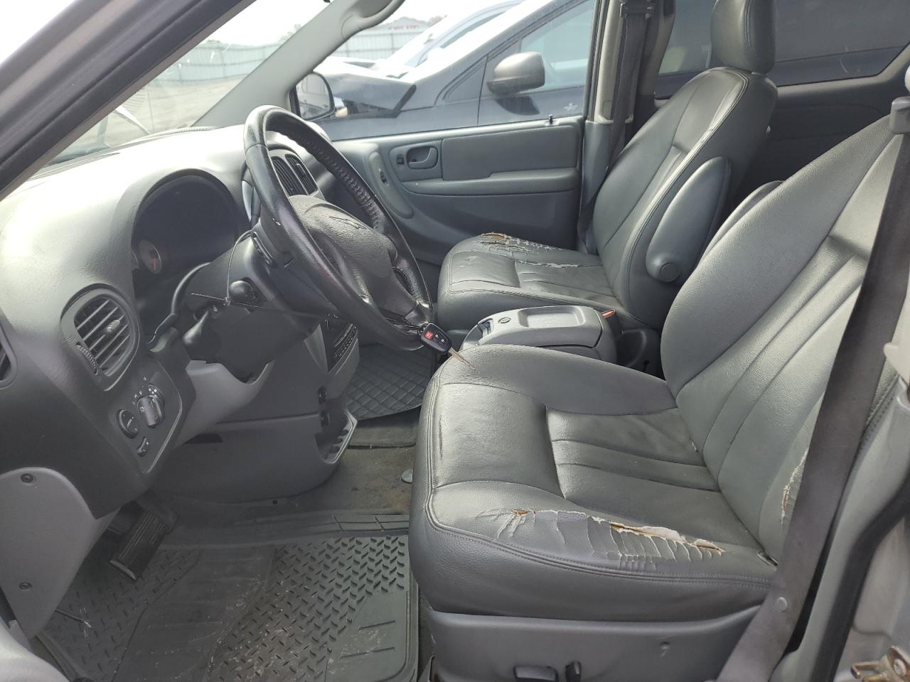 2005 Chrysler Town & Country Touring VIN: 2C4GP54L75R470745 Lot: 83711964