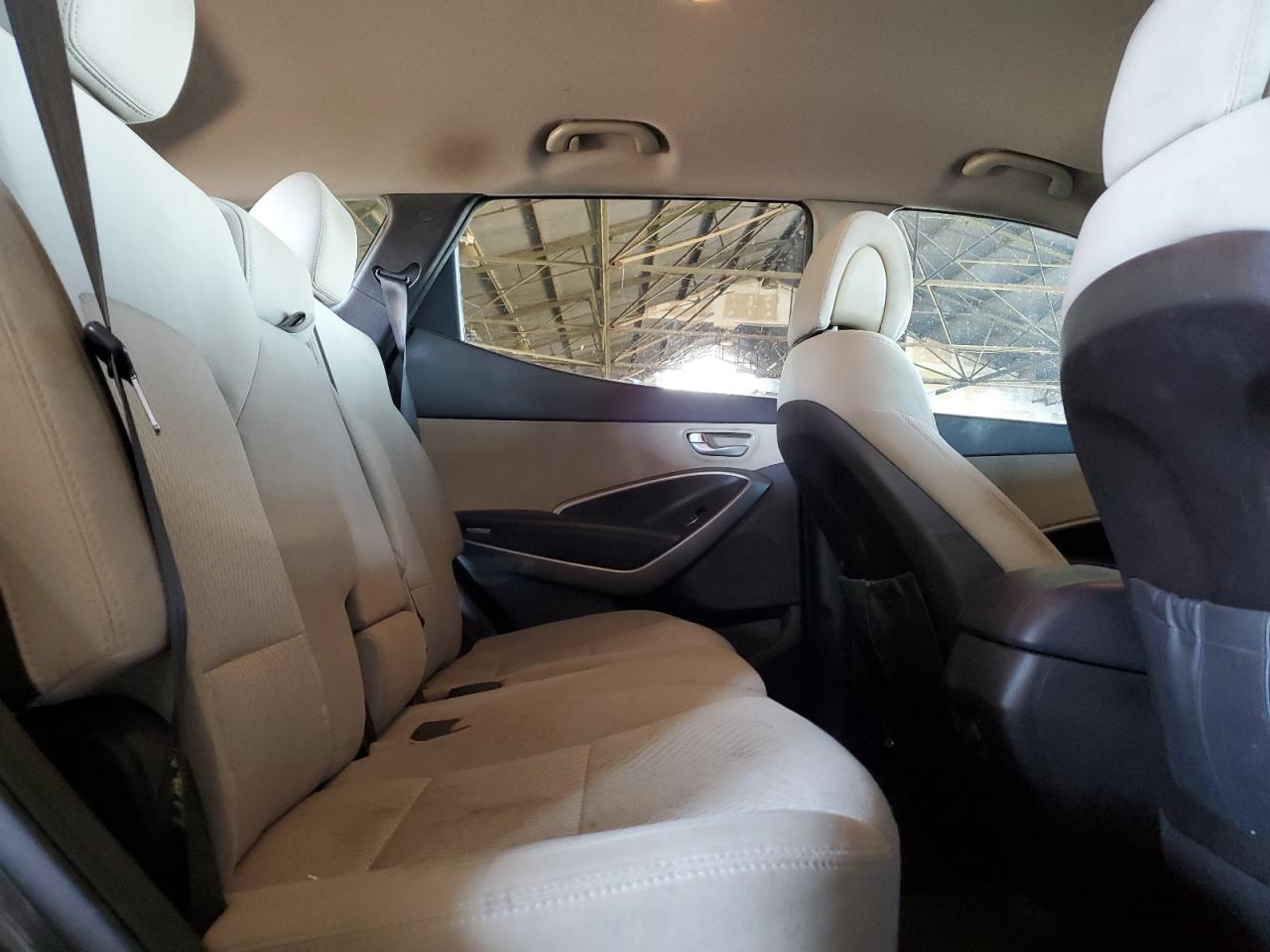 2015 Hyundai Santa Fe - Image 11