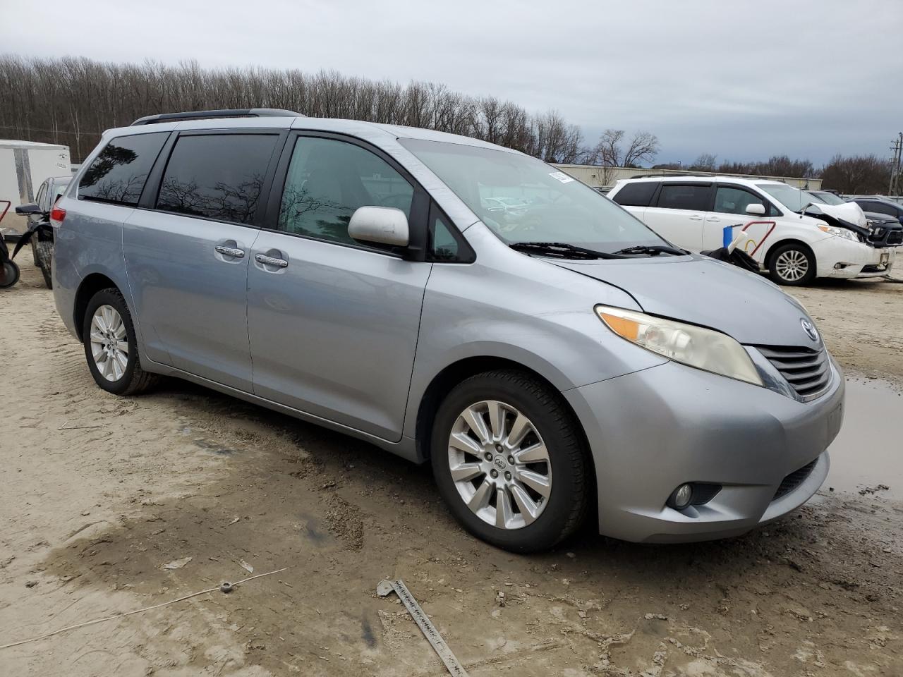 2012 Toyota Sienna - Image 4