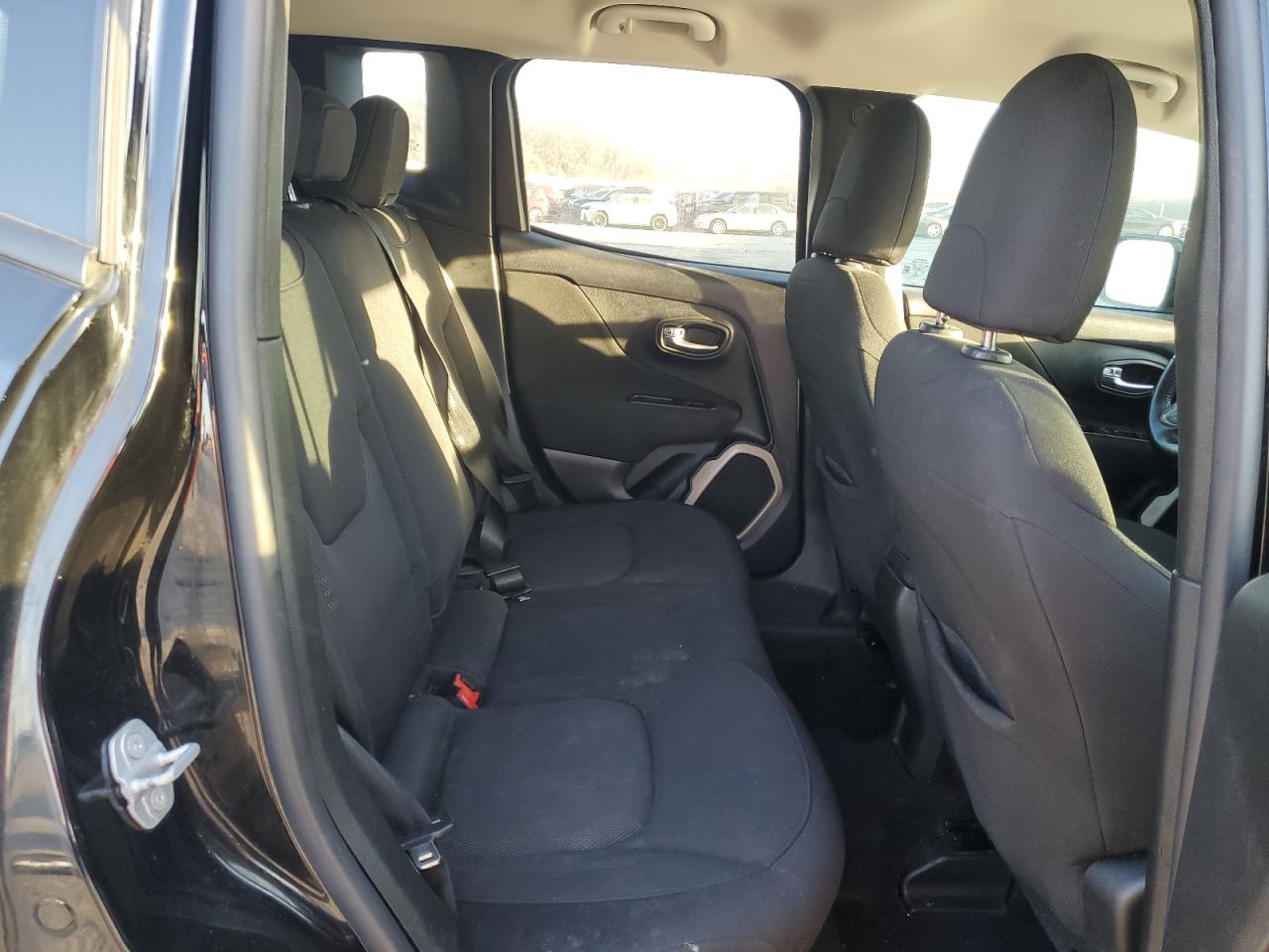 2017 Jeep Renegade - Image 11