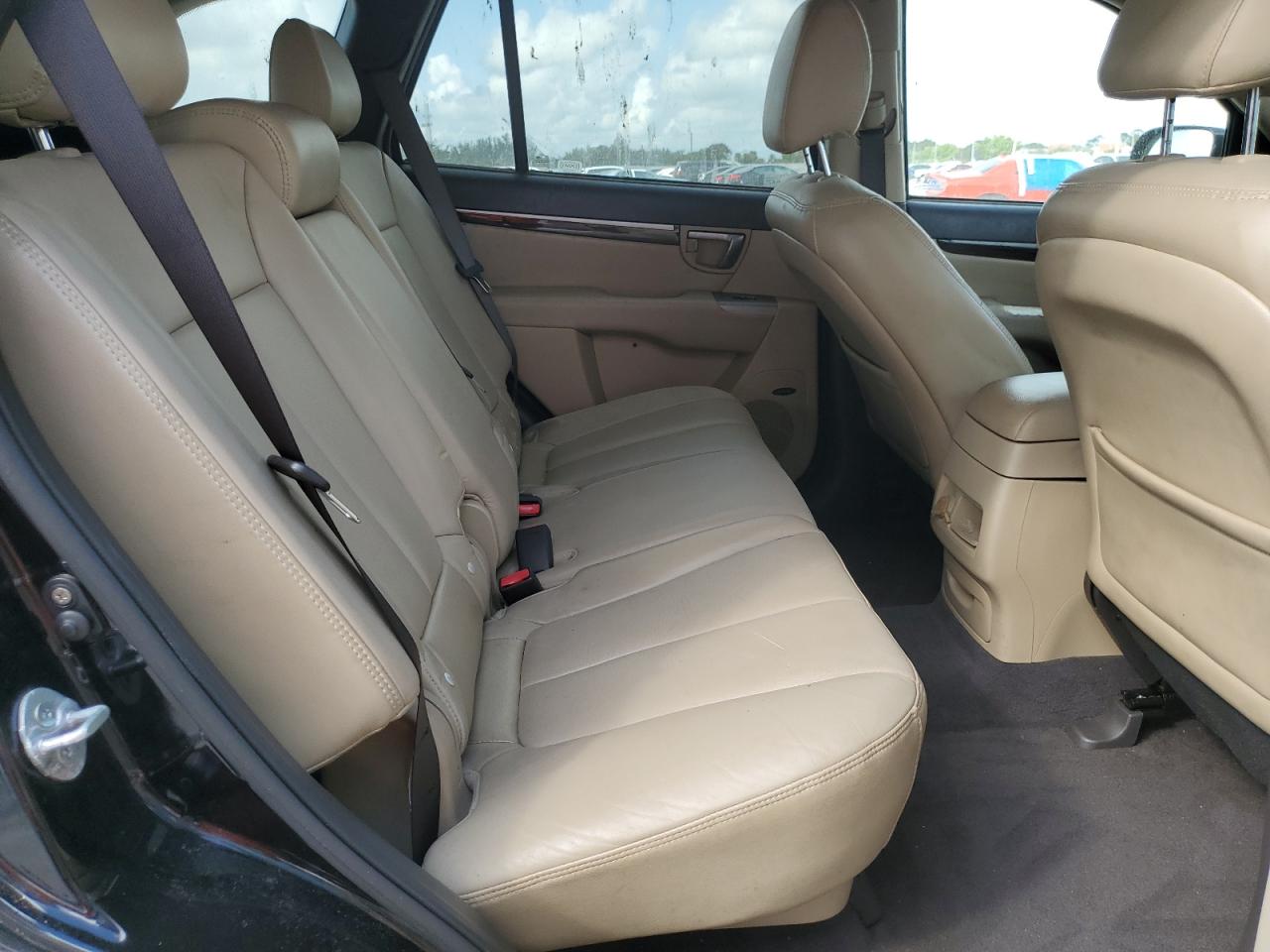 2011 Hyundai Santa Fe - Image 11