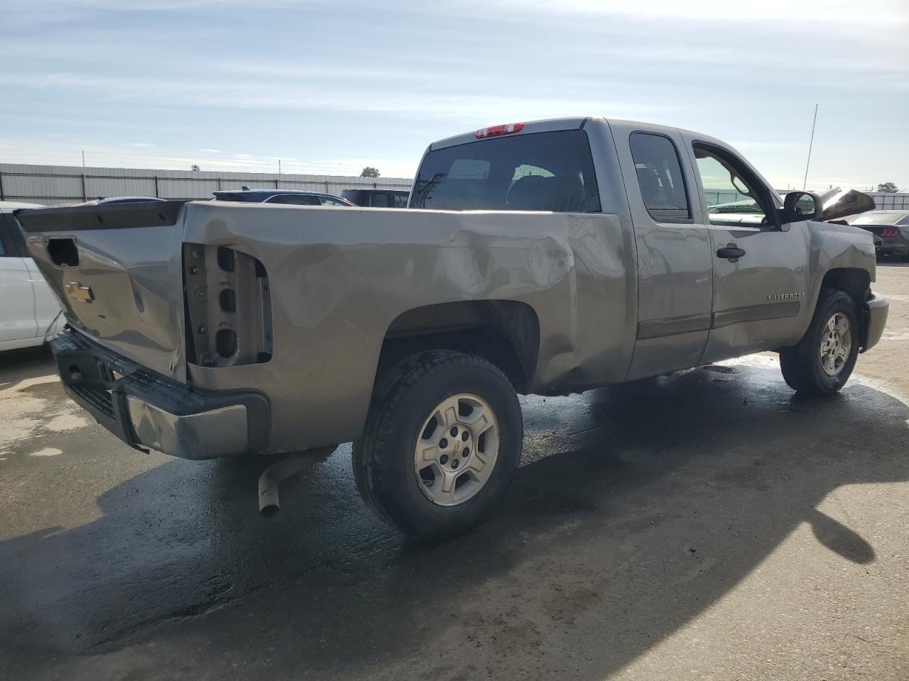 2007 Chevrolet Silverado - Image 3