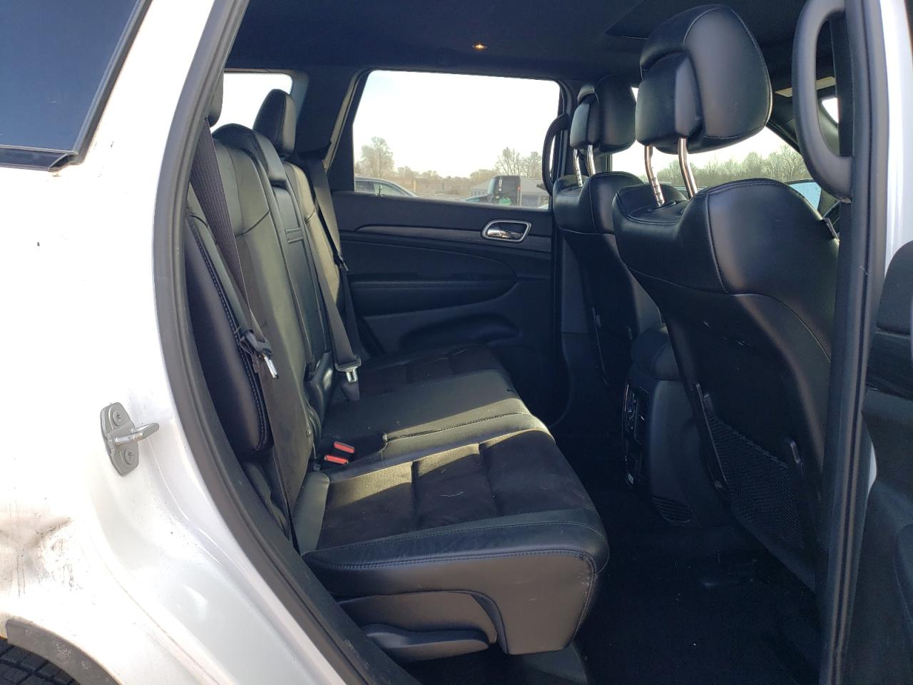 2019 Jeep Grand Cherokee - Image 11