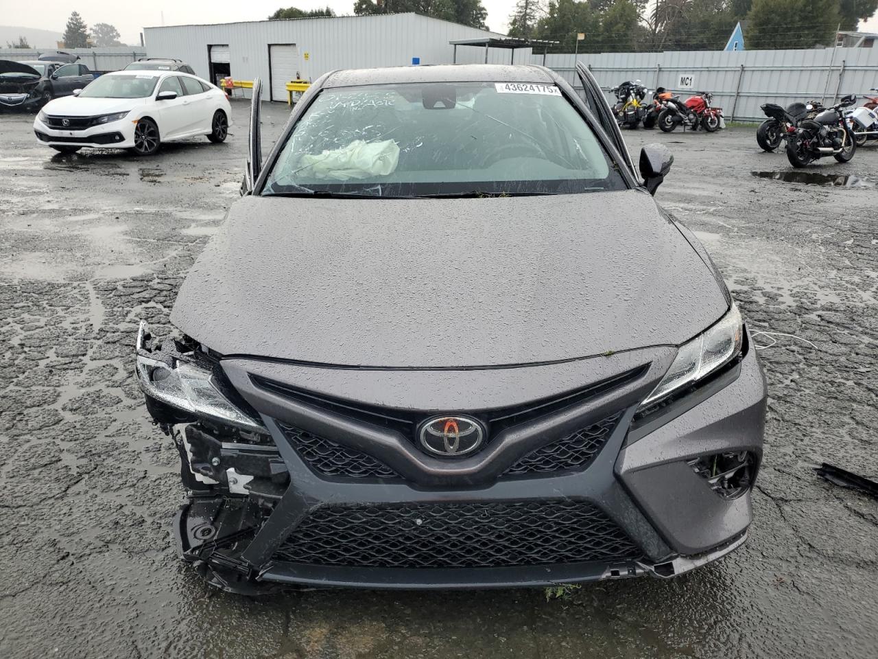 2019 Toyota Camry - Image 5