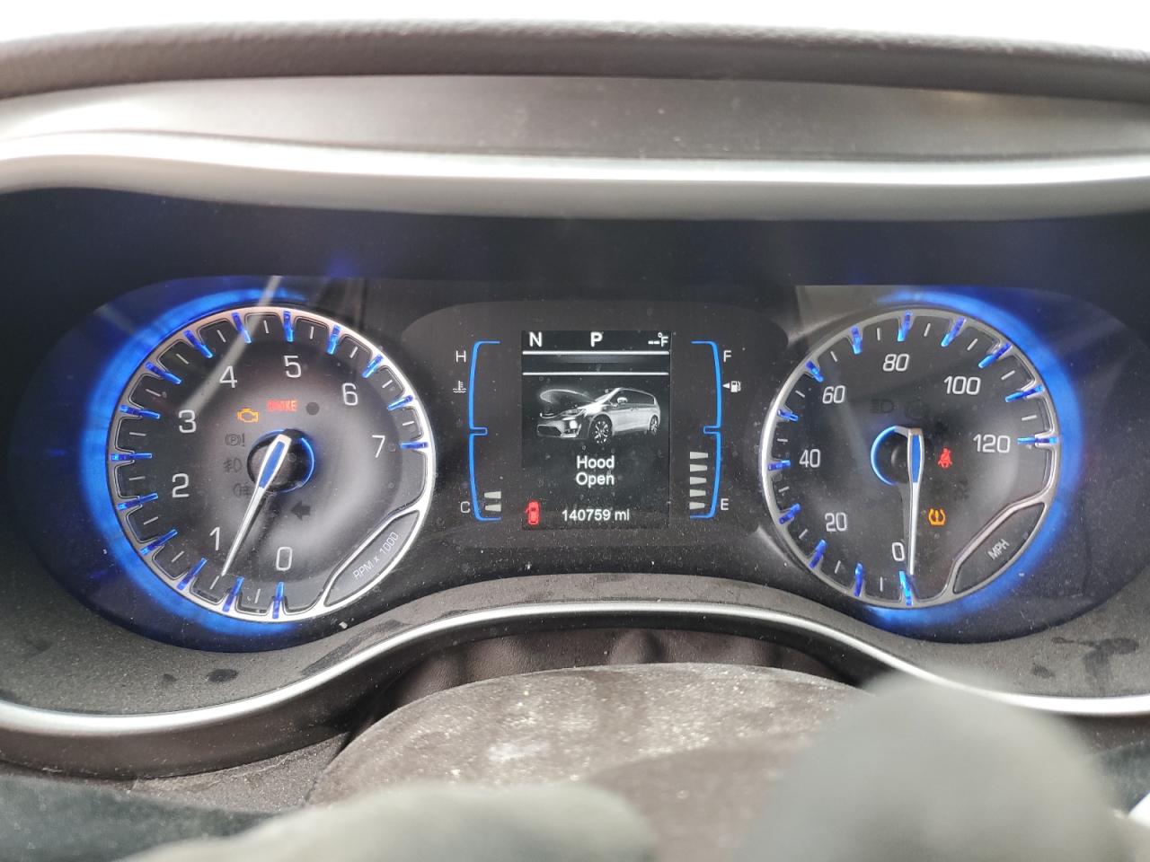 2017 Chrysler Pacifica - Image 9