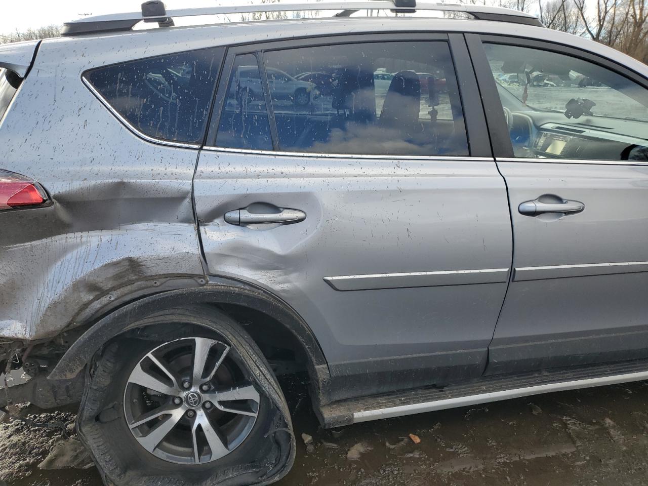 2018 Toyota RAV 4 - Image 11