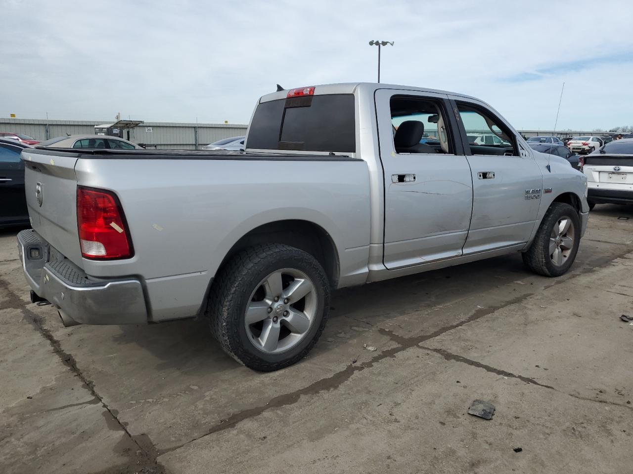 2016 RAM 1500 - Image 3