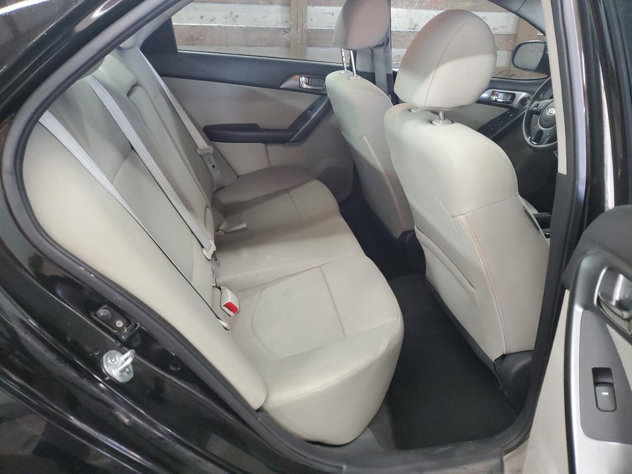 2013 Kia Forte - Image 10
