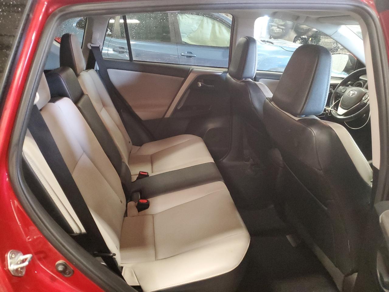 2016 Toyota RAV 4 - Image 11