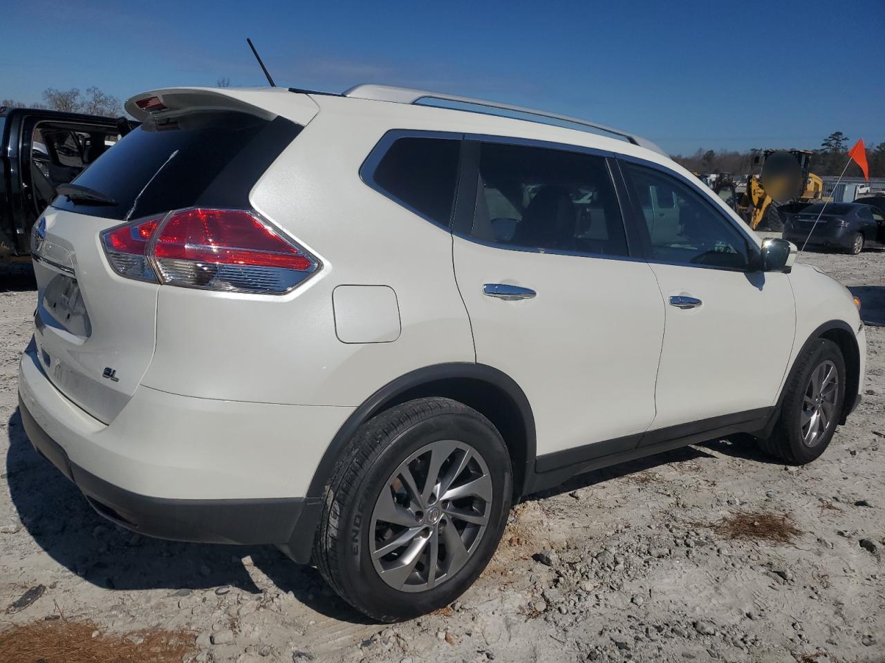 2015 Nissan Rogue - Image 3