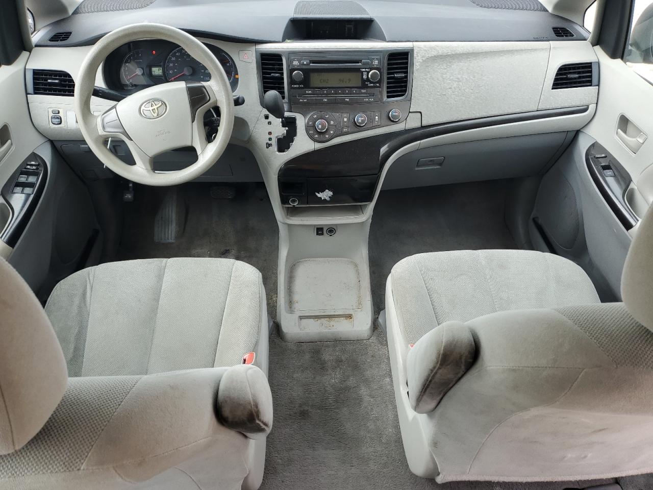 2011 Toyota Sienna - Image 8
