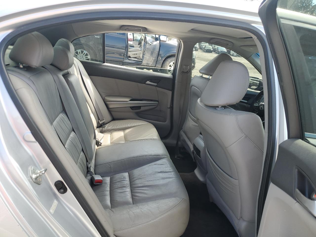 2010 Honda Accord - Image 10