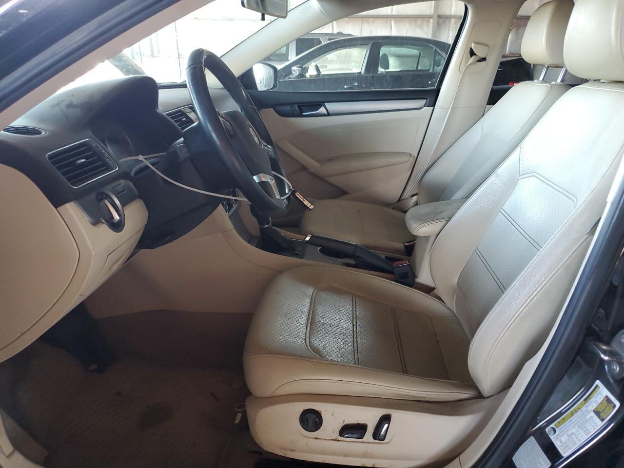 2015 Volkswagen Passat - Image 7