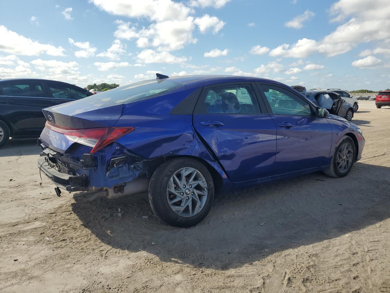 2024 Hyundai Elantra - Image 3