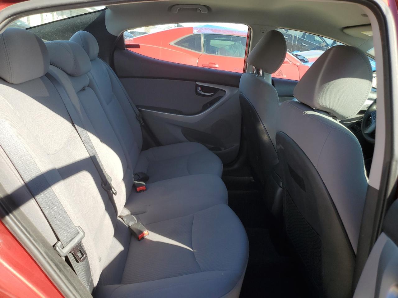 2016 Hyundai Elantra - Image 10