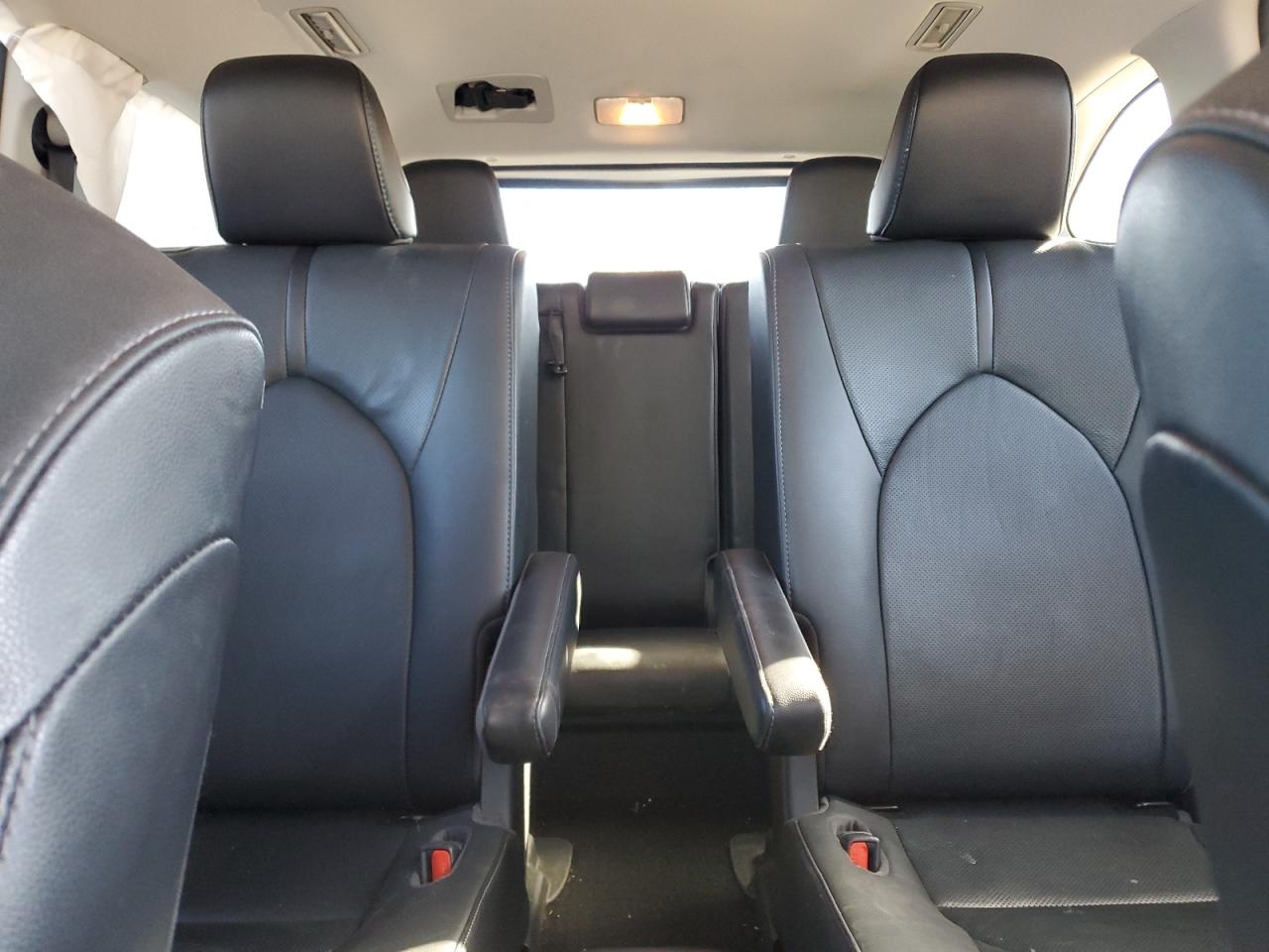 2021 Toyota Highlander - Image 10