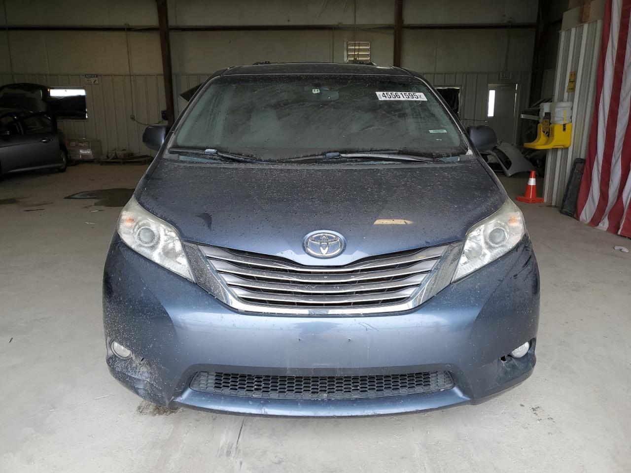 2015 Toyota Sienna - Image 5