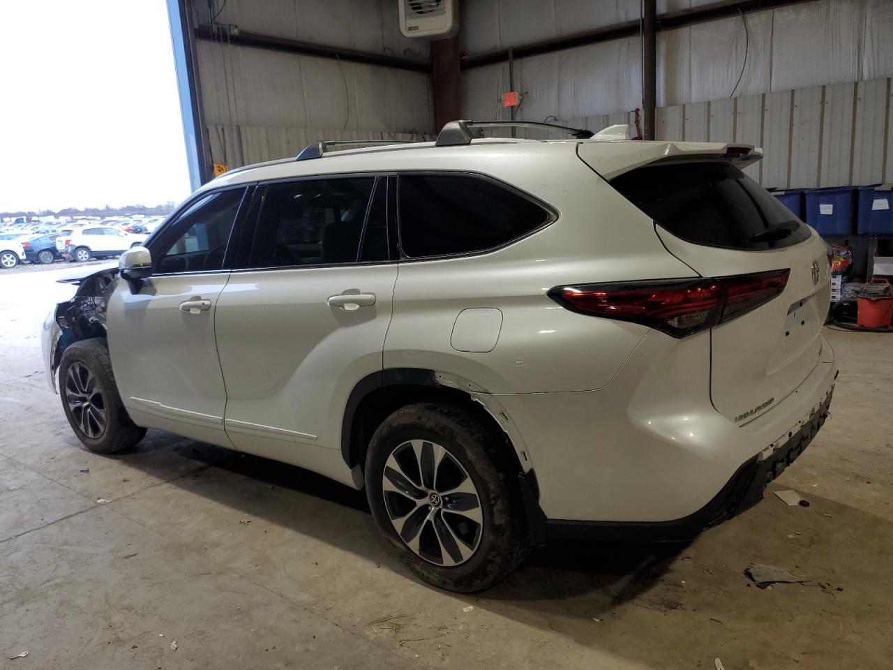 2022 Toyota Highlander - Image 2