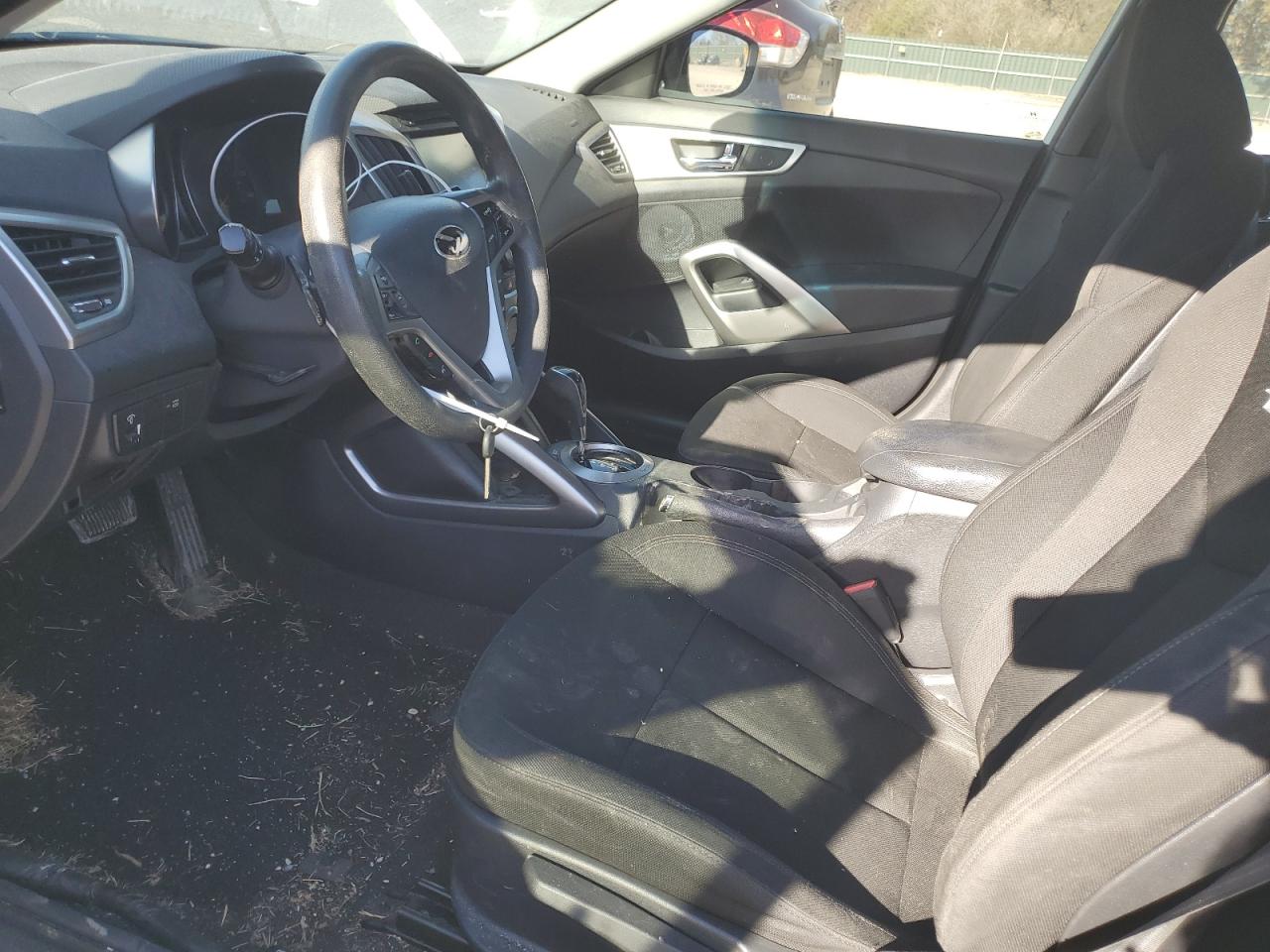 2016 Hyundai Veloster - Image 7