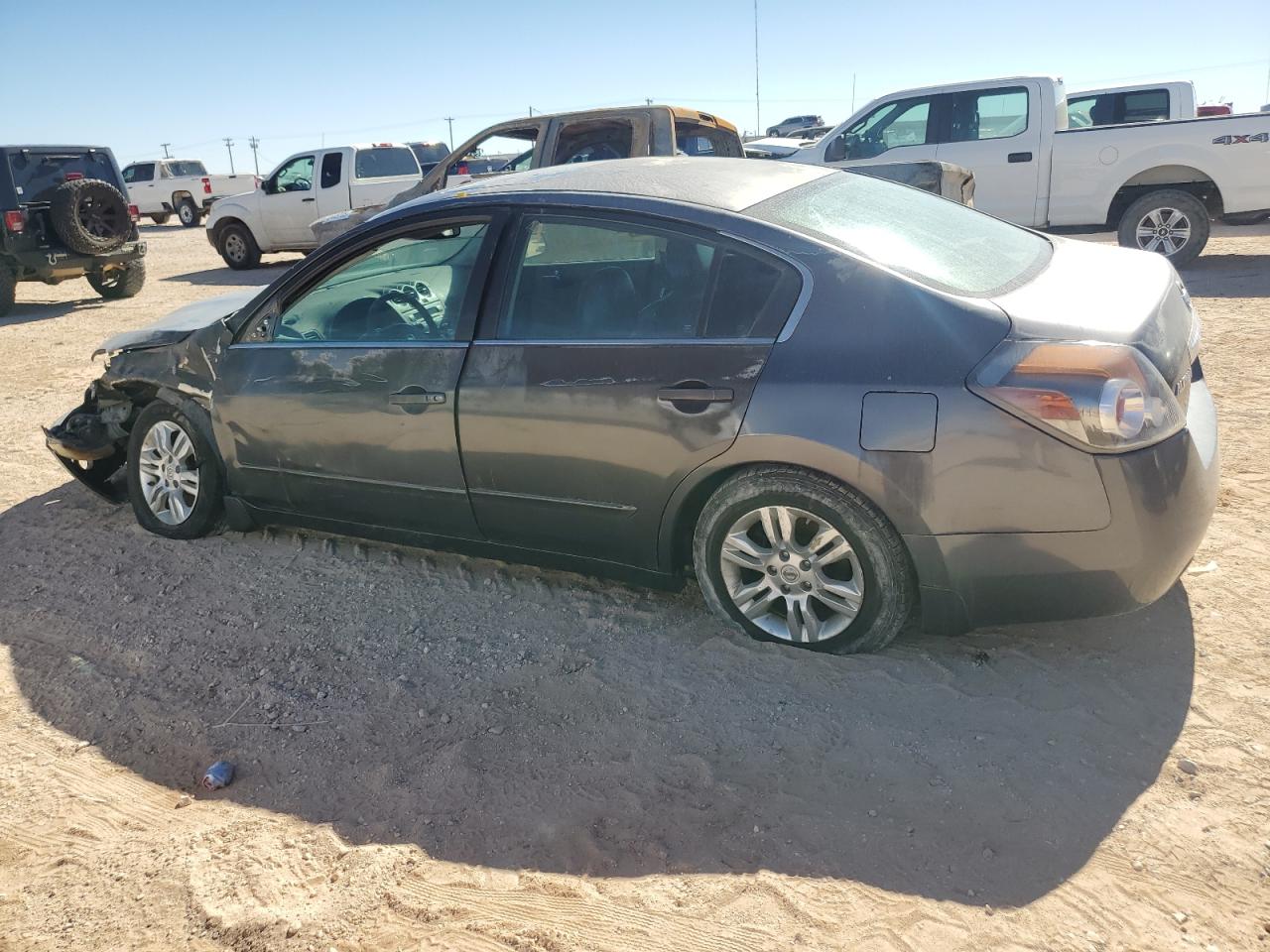 2010 Nissan Altima - Image 2