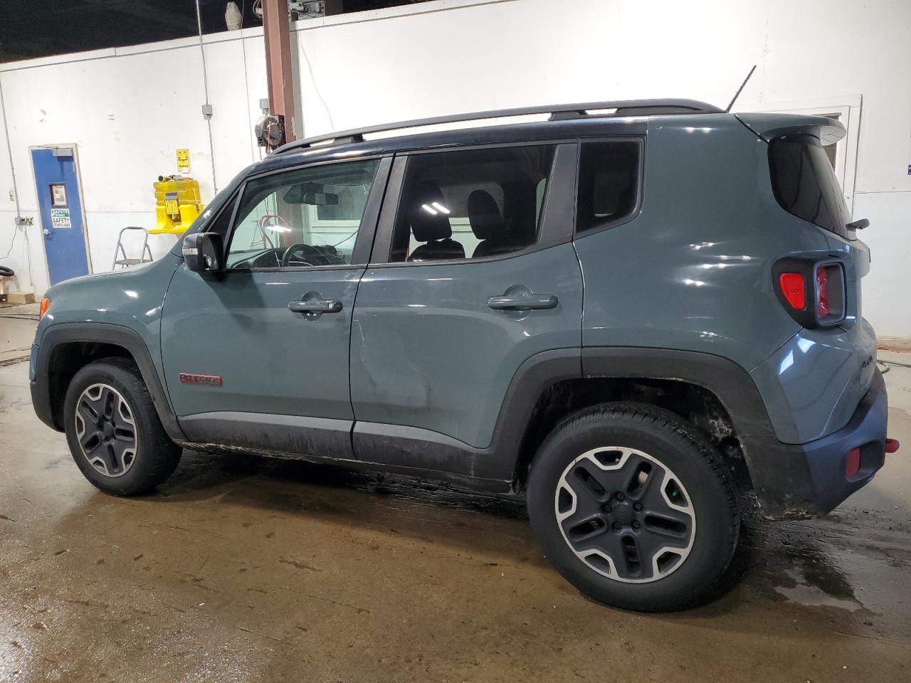 2015 Jeep Renegade - Image 2