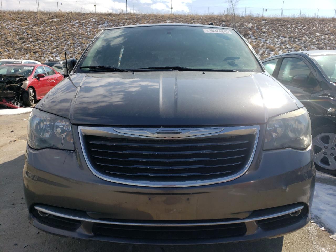 2015 Chrysler Town & Country - Image 5