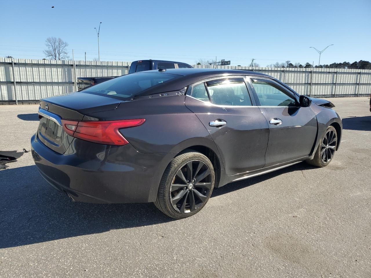 2017 Nissan Maxima - Image 3