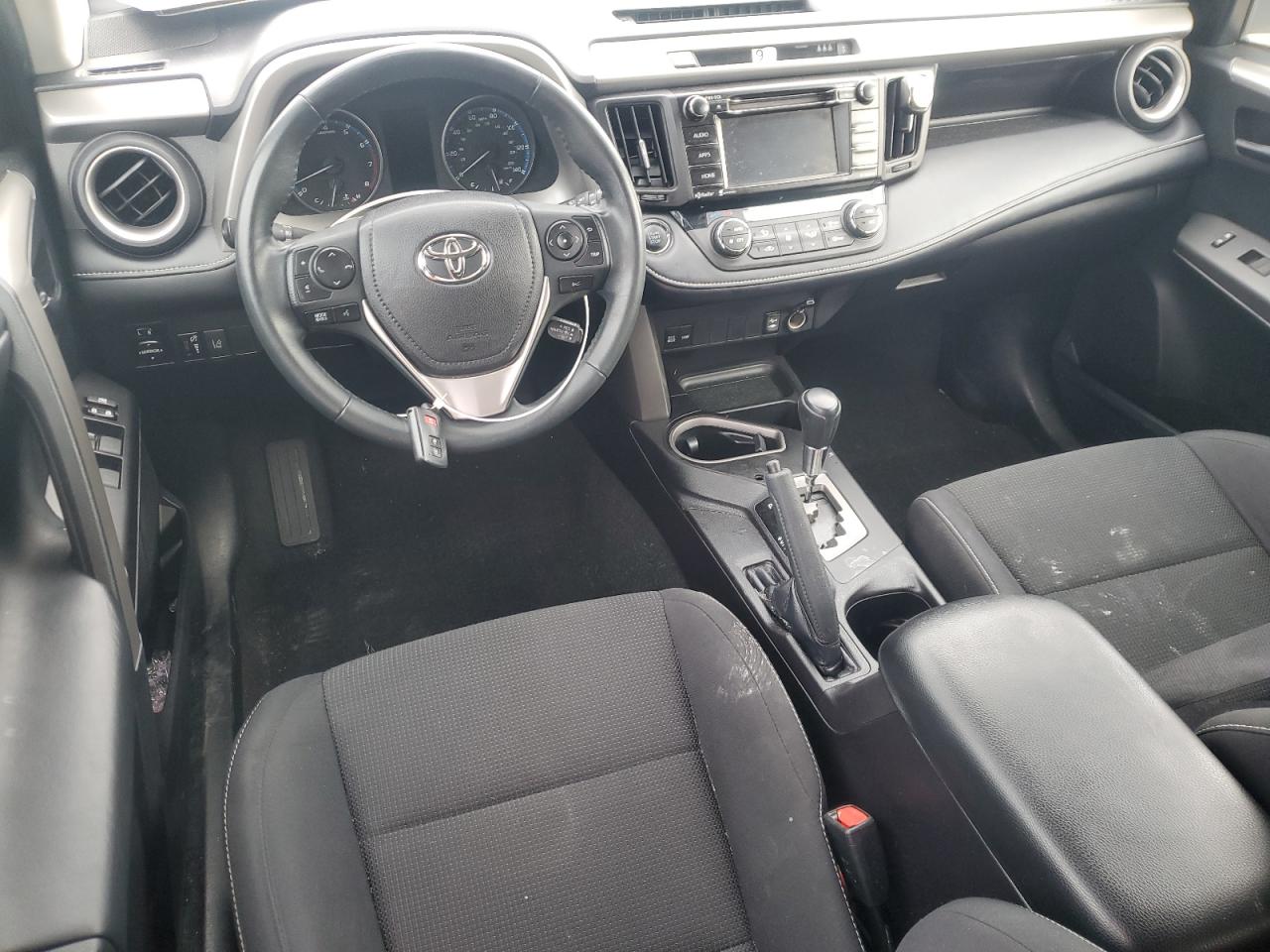 2018 Toyota RAV 4 - Image 8