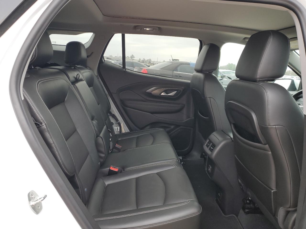 2022 GMC Terrain - Image 11