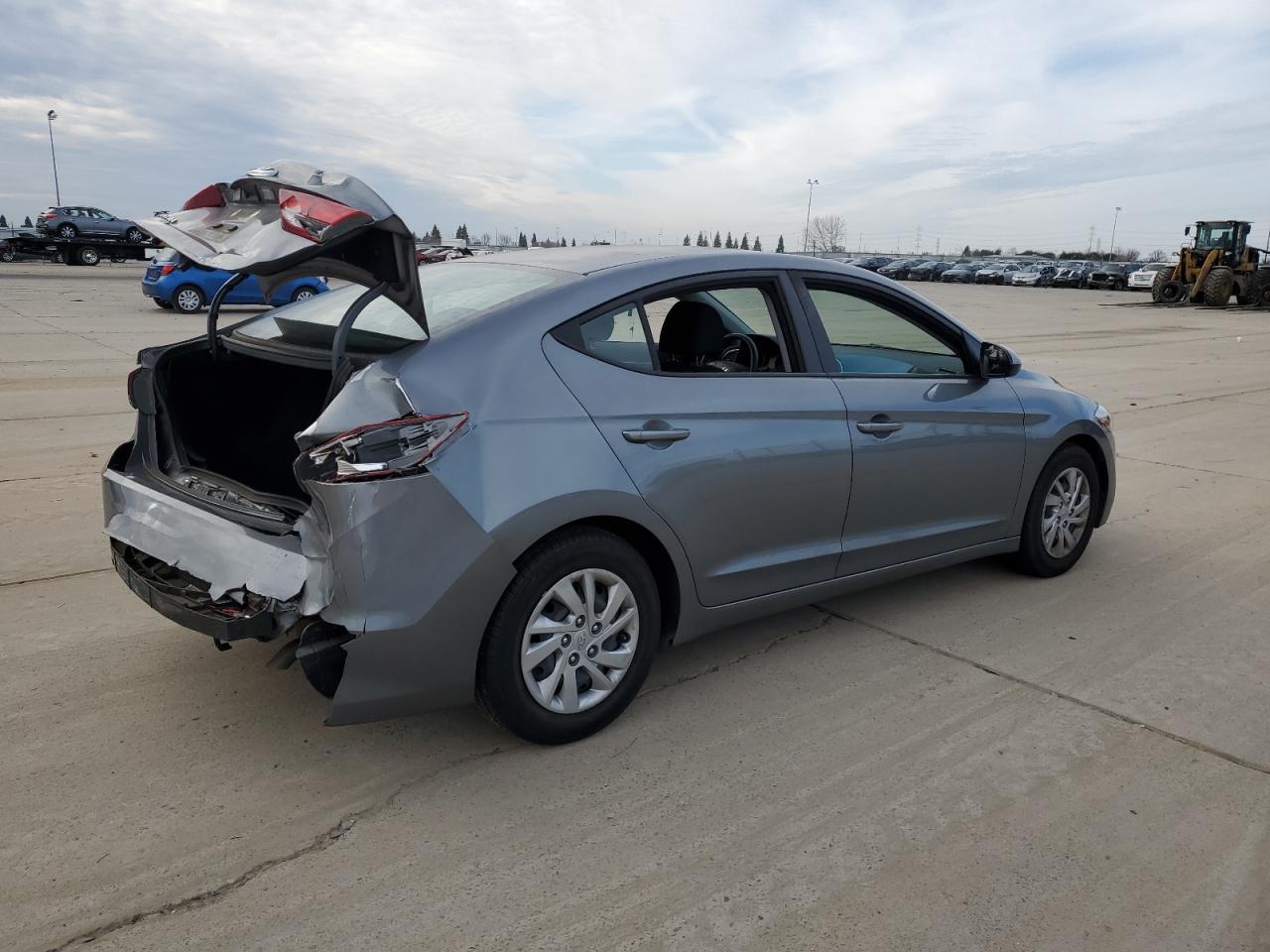 2018 Hyundai Elantra - Image 3