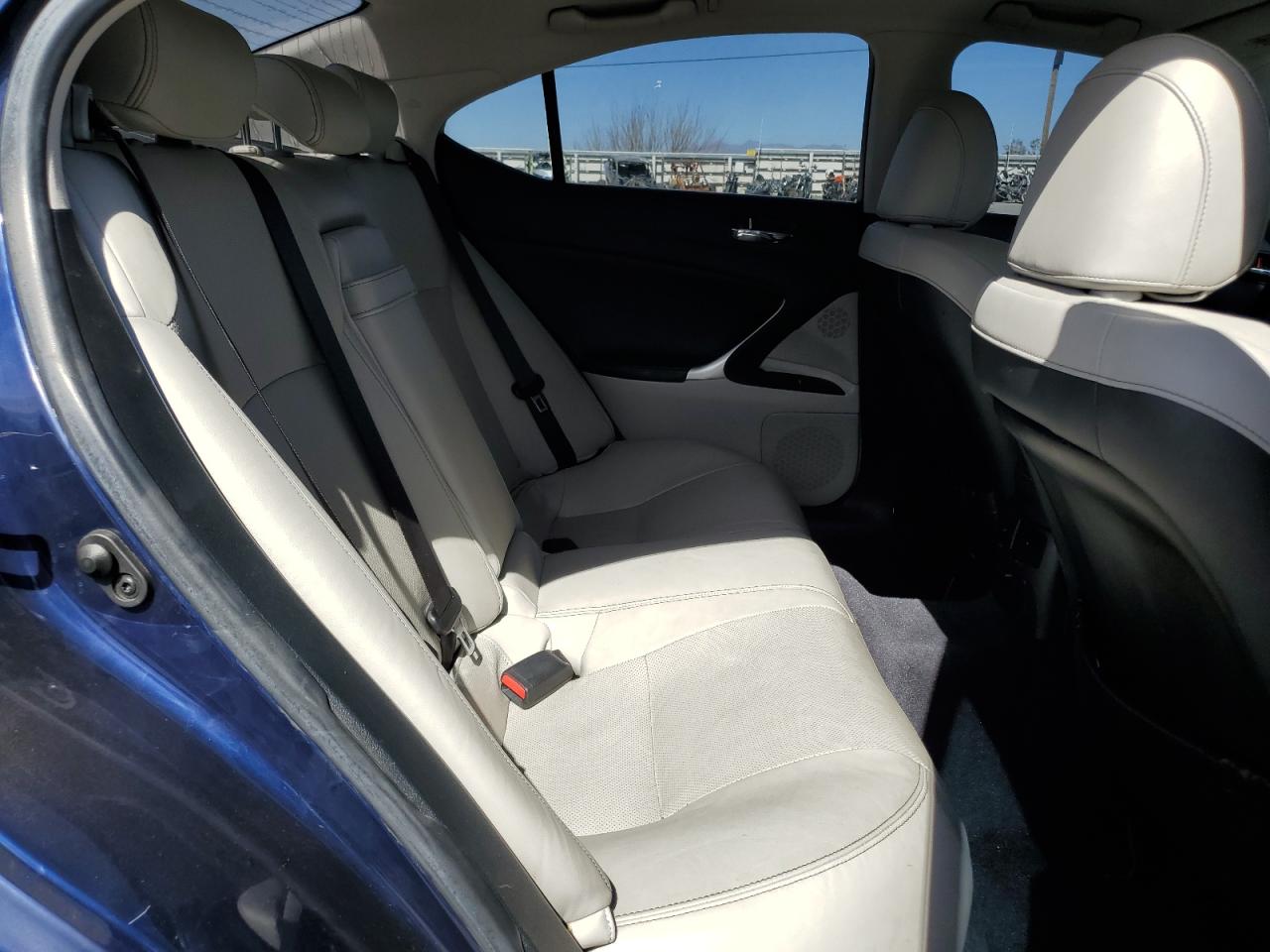 2012 Lexus IS - Image 10