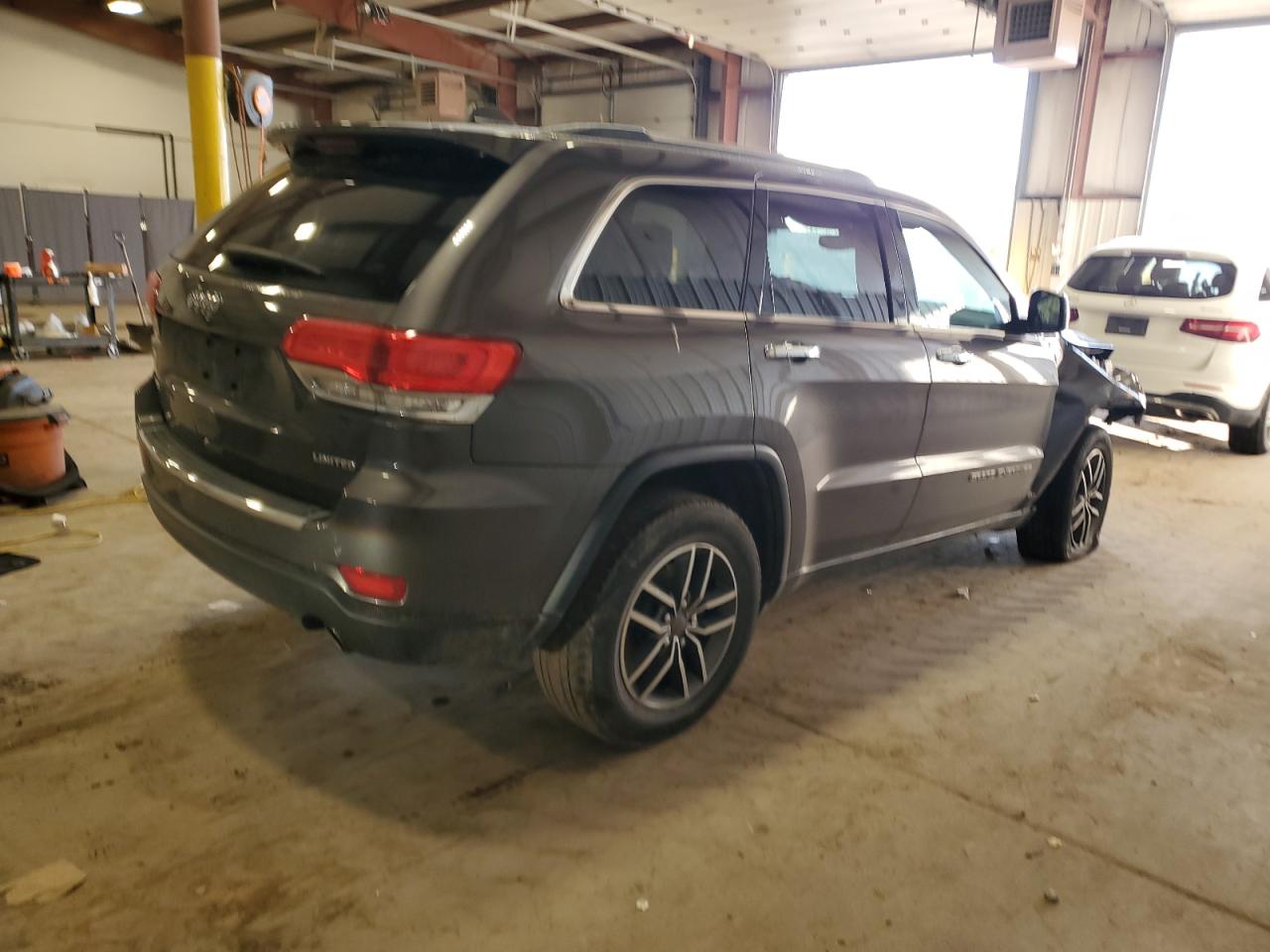 2019 Jeep Grand Cherokee - Image 3