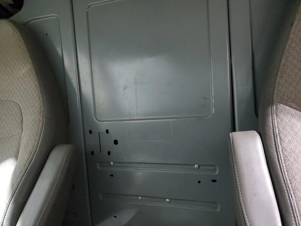 2013 Chevrolet Express - Image 10