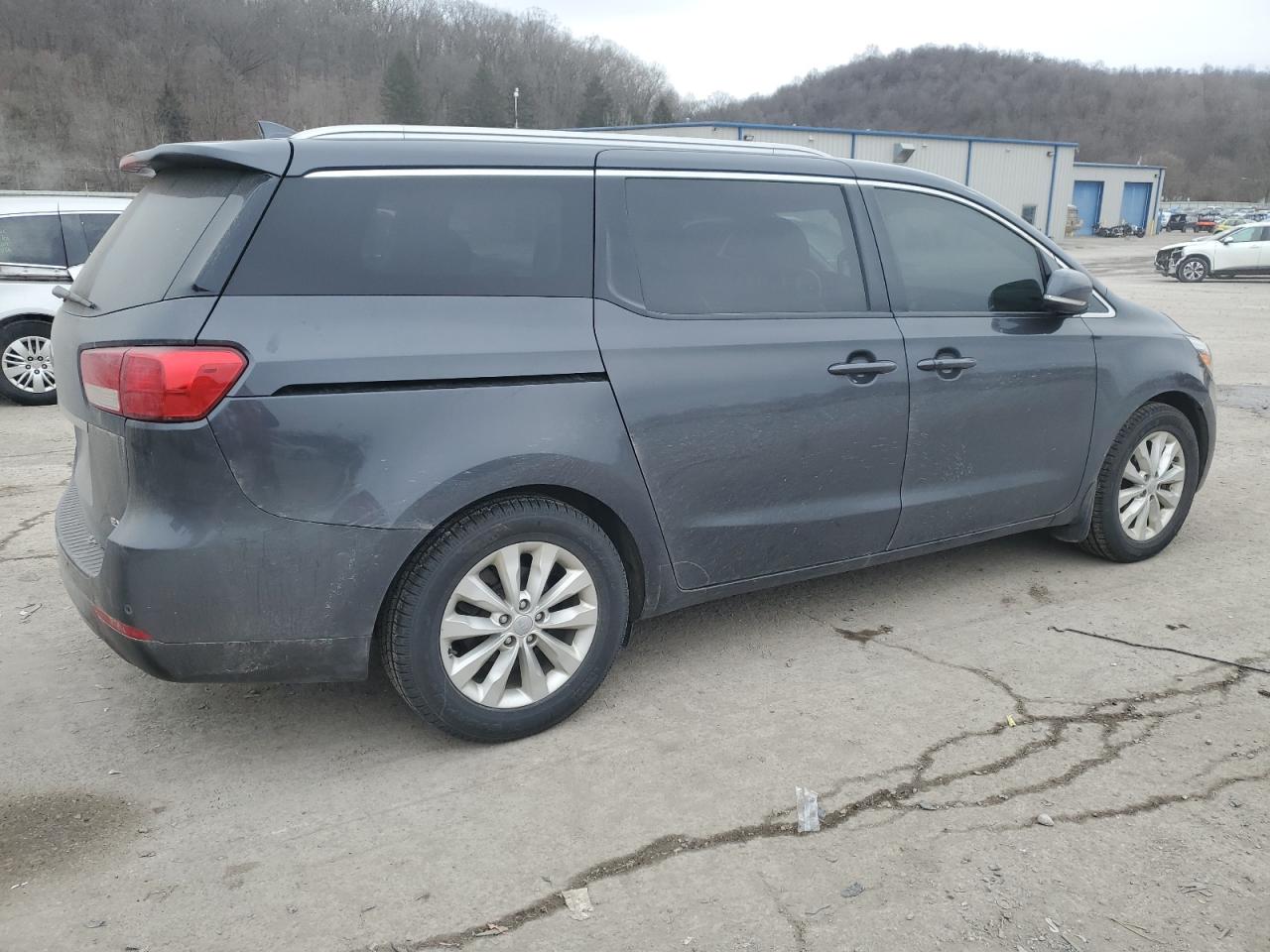 2016 Kia Sedona - Image 3
