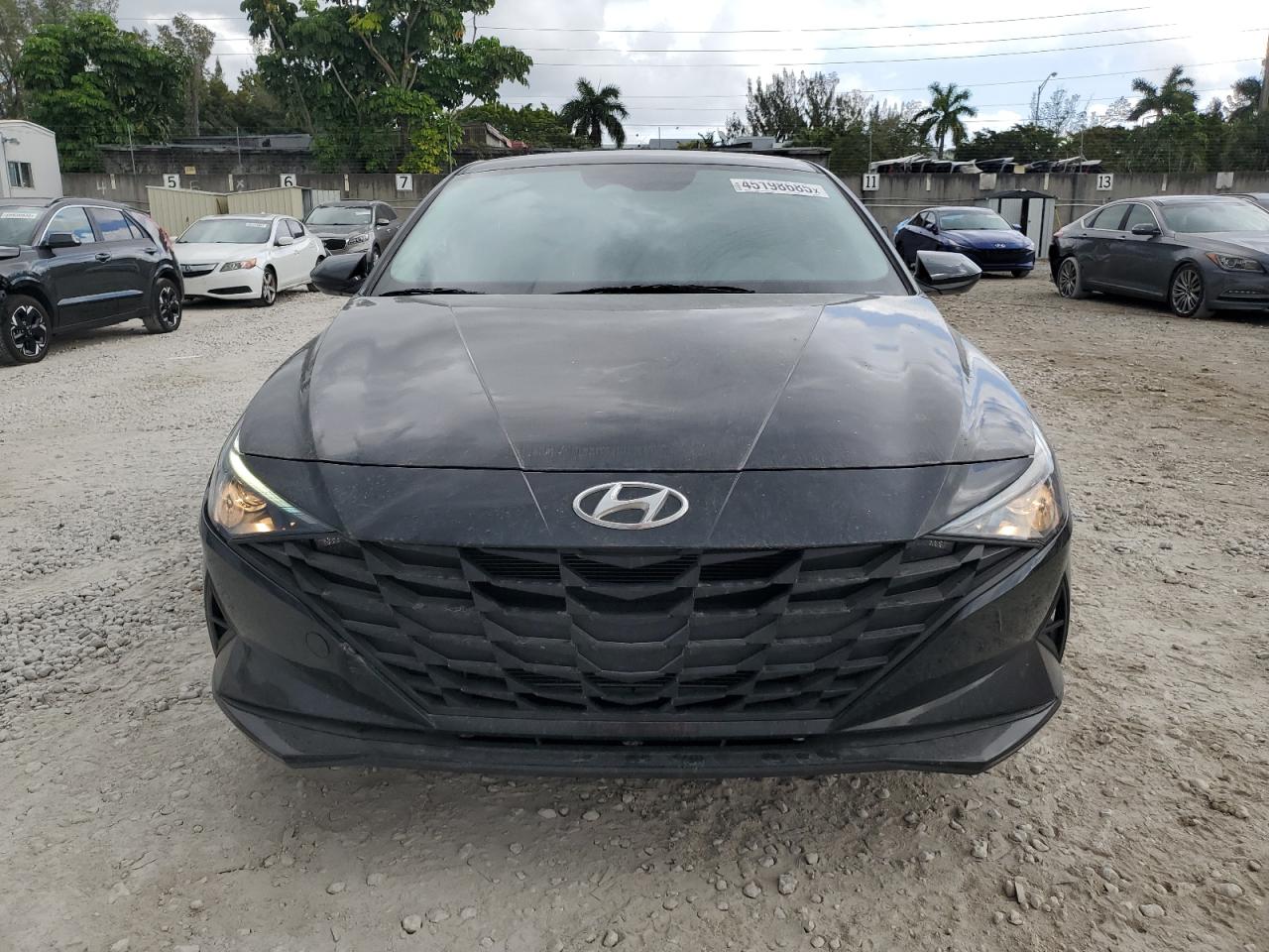 2022 Hyundai Elantra - Image 5