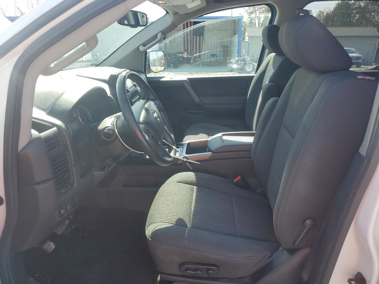 2014 Nissan Titan - Image 7