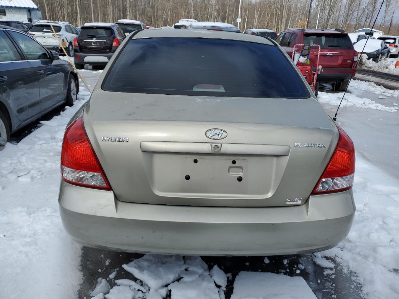 2003 Hyundai Elantra - Image 6