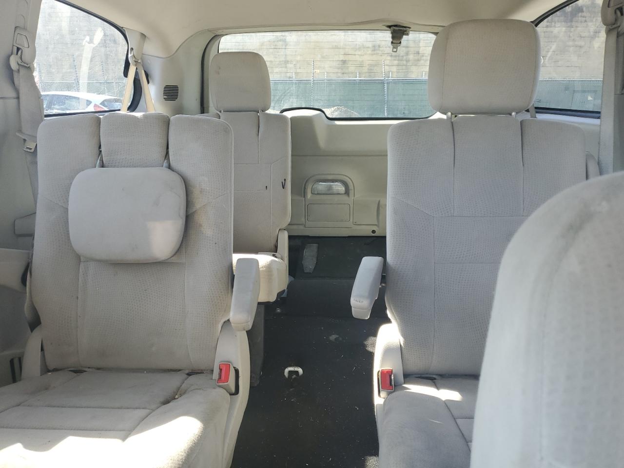 2012 Dodge Caravan - Image 10