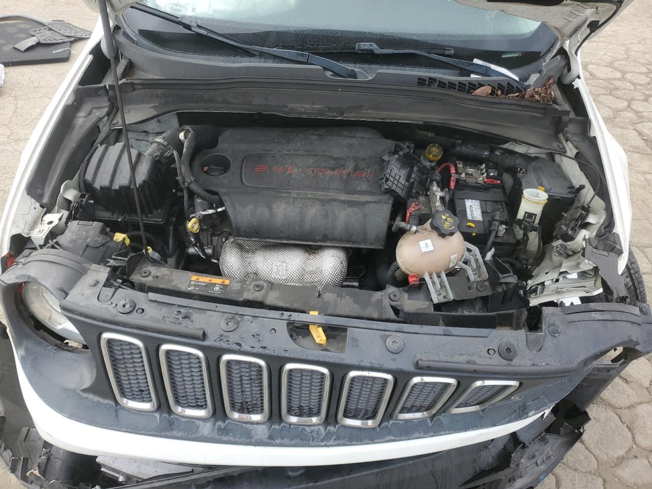 2017 Jeep Renegade - Image 12