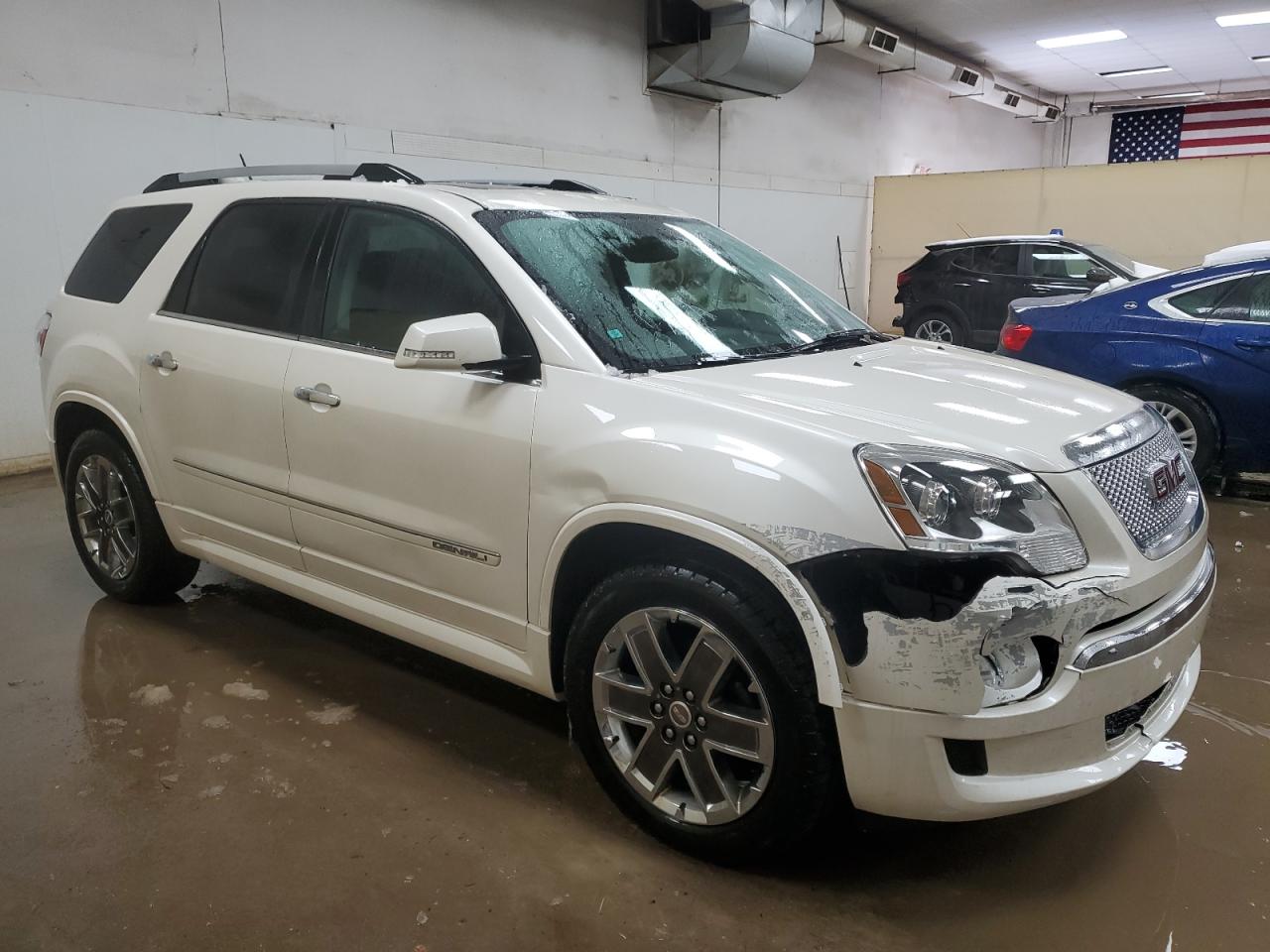 2011 GMC Acadia - Image 4