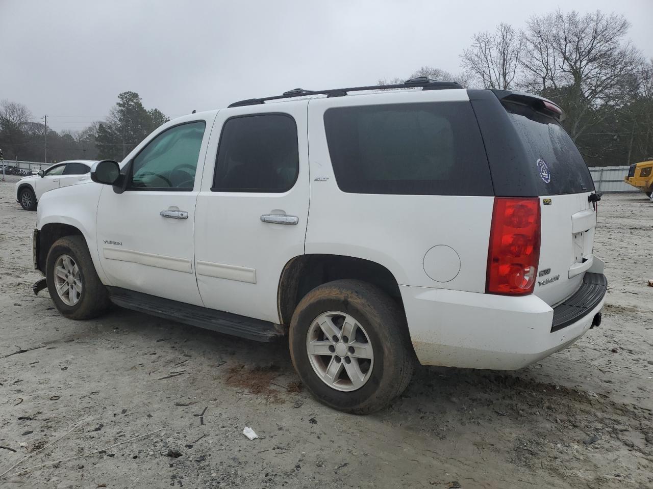 2010 GMC Yukon - Image 2
