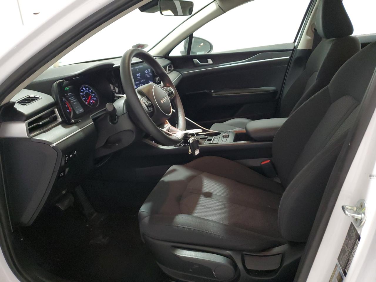2023 Kia K5 - Image 7