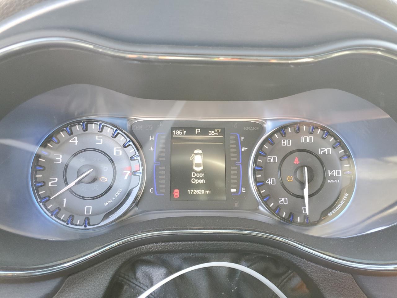 2015 Chrysler 200 - Image 9