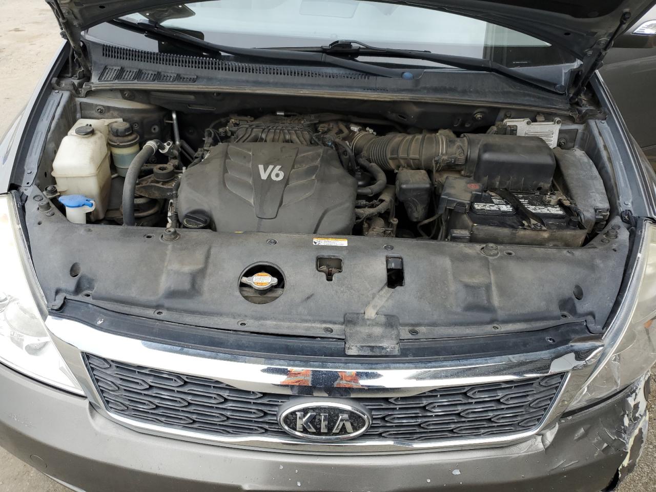 2012 Kia Sedona - Image 12